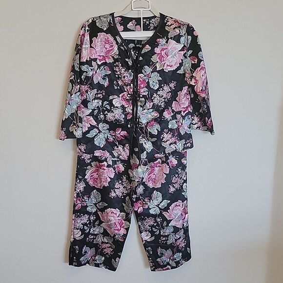 PJ set. Size S. Floral 100% polyester silk feel. - Picture 2 of 7